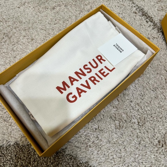 Mansur Gavriel Elegant Black Bow Heels - Picture 4 of 5